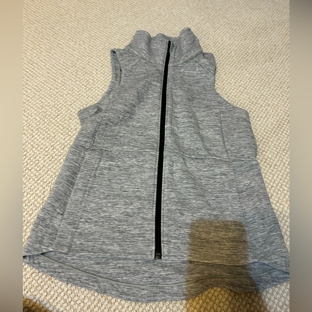 Lululemon Gray Sleeveless Zip-Up Vest 6